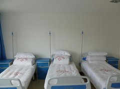 长春华山干净整齐的病床，每天有护士进行整理